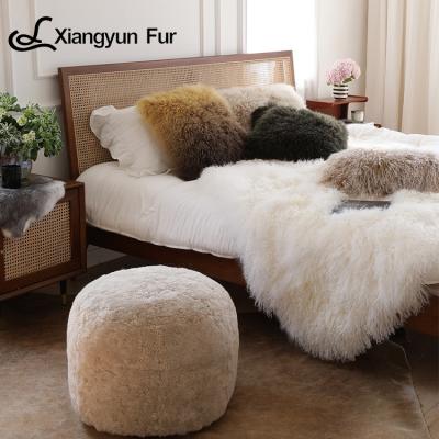 China 100% Modern Removable Fur Tufted Soft Handmade Shorn Wool Blanket Ottoman Ottoman Foot Foot Stool Home Decorative Furniture for sale