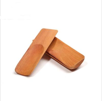 China Custom long travel hotel shoe keeper logo red cedar wooden shoe horn shoe horn for sale