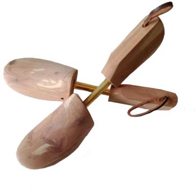 China USA Adjustable Red Cedar Shoe Tree with a metal wooden tube/shoe trees/knob, Schuhspanner LU--1001 for sale