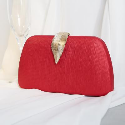 China 2022 New Small Square Bag Metal Leaf Banquet Border Ladies Dress Square Hand Chain Small Messenger Bag for sale