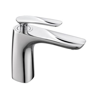 China Contemporary Chrome Single Deck Mounted Hot Cold Water Brass Single Handle Bathroom Pull Down Basin Faucet for sale