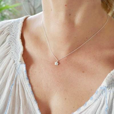 China Vintage Flower Minimalist Jewelry Necklace Women Sterling Silver Minimalist Necklace for sale