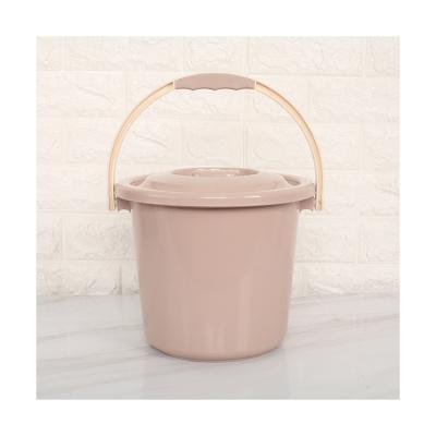 China Sustainable Universal Water Storage Handle 10l Plastic Bucket With Lid for sale