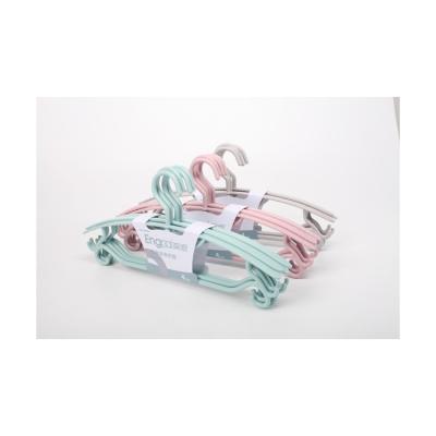 China Inspring Durable Plastic Clothes Hanger Plastic Hangers for sale