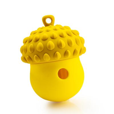 China Berry-Shaped Silicone Chew Ball - Slow-Feeding Toy for Anxiety Relief - Durable Pet Dispenser for Cats and Dogs for sale
