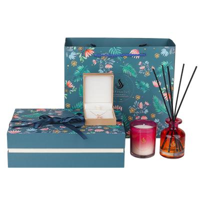 China 100ml Reed Diffuser Candle Set Gift Box 850g Total Weight Essential Oil And Soy Wax for sale