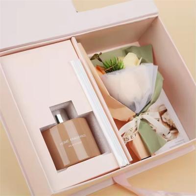 China Gift Box Set Reed Diffuser Perfume Set With Packaging Boxes 120ml Aroma Diffusers Fragrance With Flower for sale