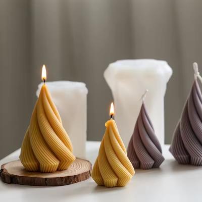 China Unique Aesthetic Ribbed Swivel Home Decor Spiral Dinner Wax Silicone Candle Mould for sale