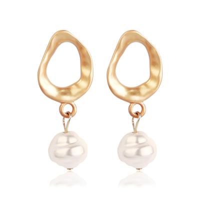 China CLASSIC women pearl circle earrings stud earrings female geometric natural temperament pearl earrings 2020 for women girls for sale