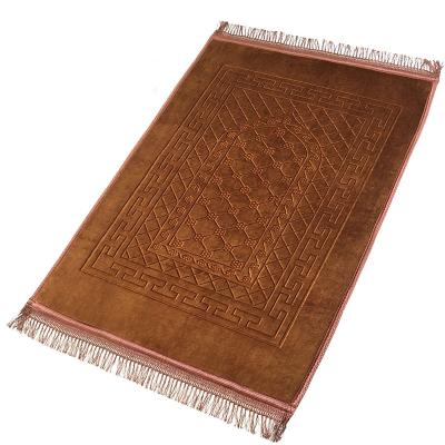 China Beautiful Design Washable Plain Embossed Turkish Muslim Prayer Mat Thick Prayer Rug With Tassel for sale