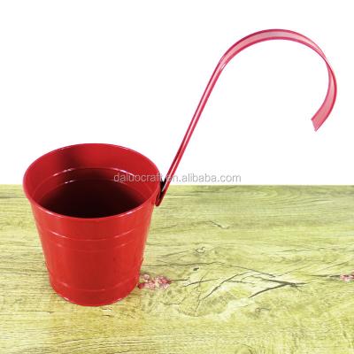 China Europe Red Hanging Flower Pot Balcony Garden Metal Hanging Flower Pot for sale