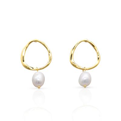 China FASHIONABLE Chris April 925 Sterling Silver Gold Plated Baroque Pearl Fancy Minimalist Natural Freshwater Earrings for sale