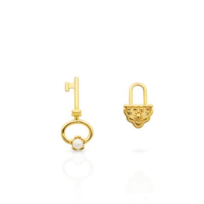 China Chris April Fashionable Fine Jewelry 925 Sterling Silver Gold Plated 18k Key And Lock Stud Set Earrings for sale