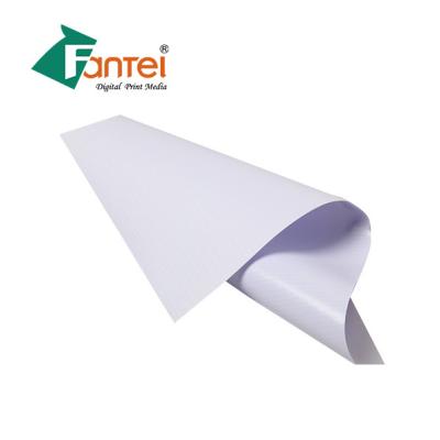 China Publicidad imprimiendo el impermeable 340gsm 200D*300D de Rolls de la bandera del PVC en venta