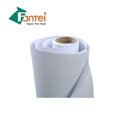 China 240gsm 7oz 200D*300D PVC-Fahne Rolls kaltes lamelliertes Frontlit zu verkaufen