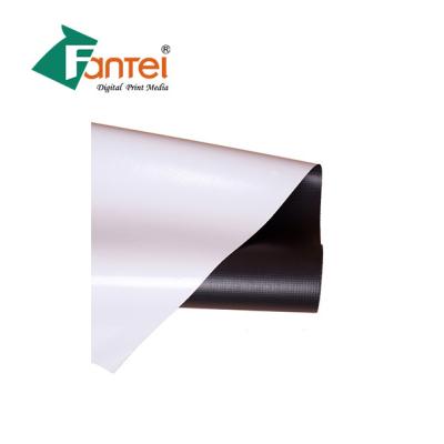 Chine Mat Blockout Bannière Material Solvent brillant encrent la bonne douceur 320gsm à vendre