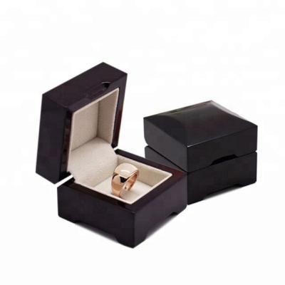 China Handmade Cute Black Lacquer Finish Luxury Petite Piano Wooden Engagement Ring Box for sale