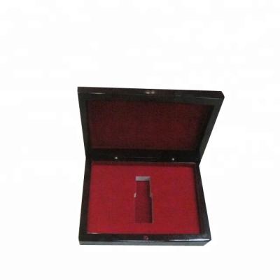 China Handmade High Gloss Black Wooden Perfume Box for sale