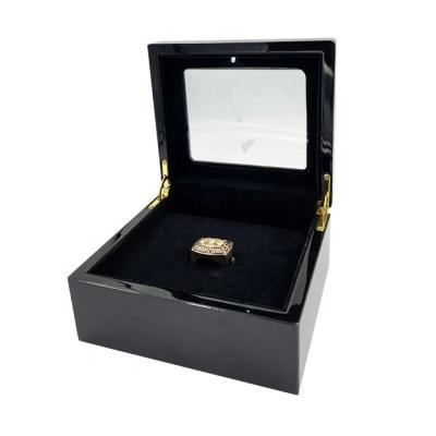 China Handmade Black Lacquer Finish Luxury Piano Championship Wooden Ring Box With Led Light for sale