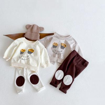 China Anti-Shrink Autumn Baby Cake Print For Baby Boys And Girls Matching Round Neckhigh Quality Infant Clothing Set for sale