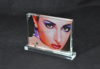 China Luxury Acrylic Customized Picture Frames Magnetic Photo Frame Square Block for sale