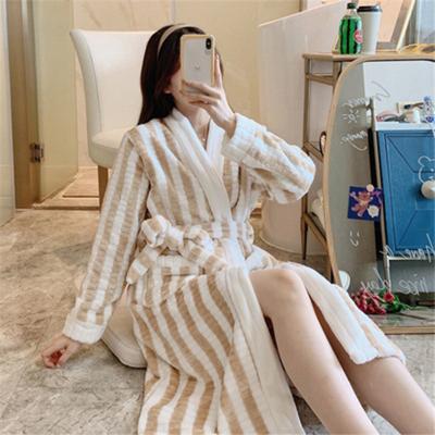 China Wholesale Custom Made Coral Adult Couples Warm Microfiber Bathrobes QUICK DRY Fleece Bathrobes for sale