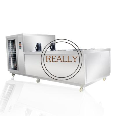 China 2022 Factory Commercial Automatic Electric Frozen Food Popsicle Machine Ice Lolly Popsicle Machine With Different Mold for sale