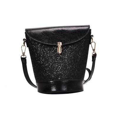 China Metal sequins large capacity cross-body bag for women 2020 new style sequined bucket bag for sale