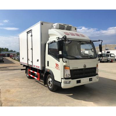 China Sinotruk Howo 4X2 Freezer Truck Refrigerated Vehicle Cold Chain Transport Cars ZZ1047C3413C145 for sale