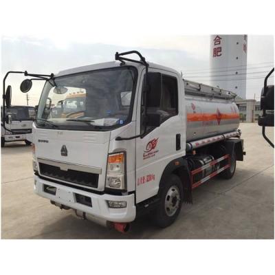 China Hot Sale China 2.5CBM 2500Its Water Tank Truck ZZ1047C2813D145 for sale