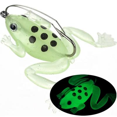 China PVC Fishing Frog Lure Realistic Snakehead Bass Bait Frog Double Hook Propellers Frogs Soft Bait Fishing Lures for sale