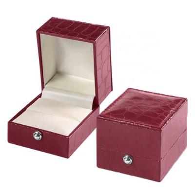 China New Design Crocodile Skin Leather Wooden Luxury PU Ring Jewelry Gift Box for sale