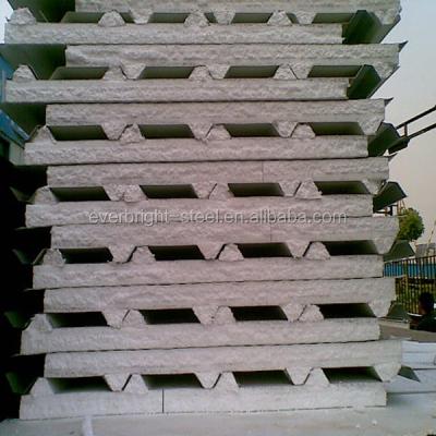 China 950MM Light Weight EPS Color Steel Sandwich Roof Panel For Warehouse Building for sale