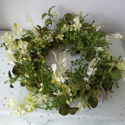 China Best Price Plastic Christmas Wreath Decorative Eucalyptus Wreath Spring Flower Funeral Wreath for sale