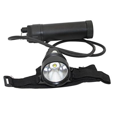 China Led Diving Flashlight IPX8 Rechargeable 30W 4000 Lumens XHP70 Split Diving Flashlight for sale