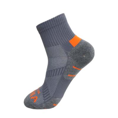 China QUICK DRY Breathable Mesh Socks Mens Cotton Basketball Sports Casual Socks for sale