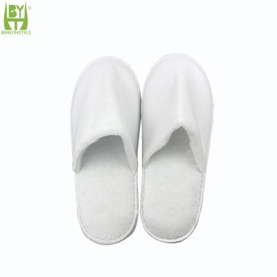 China Lightweight Good Quality White Disposable Furry Hotel Size Furry Custom Slipper for sale