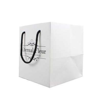 China Recycled Materials Cardbaord White Ivory Paper Printing Black Color Paper Bouquet Bag for sale