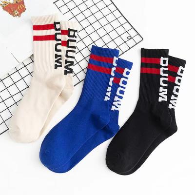 China Custom Couples Logo Skate Socks Sports QUICK DRY, Customizable Cool Sneakers Socks Men for sale