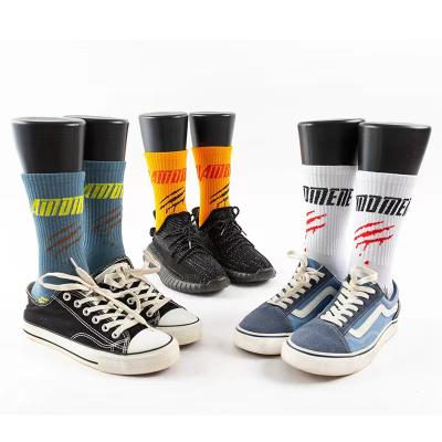 China Fashionable 100% Cotton QUICK DRY High Quality Ins Letters Stripes Street Men Crew Socks for sale