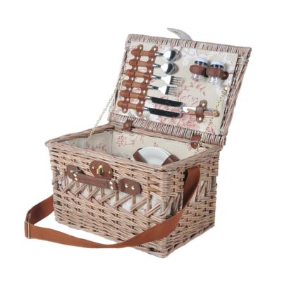 China Newer Minimalist Wicker Eco-Friendly Design Large Woven Wicker Basket With Lid Picnic Basket for sale