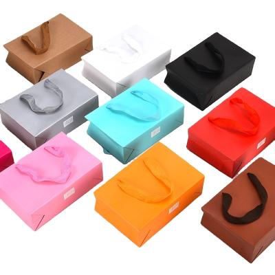 China Custom factory custom fashionable pattern logo gift bag handmade wholesale custom clothing food paper gift bag for sale