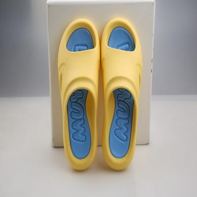 China Wholesale All-EVA Round Super Comfortable Flexible Men's Slippers for sale