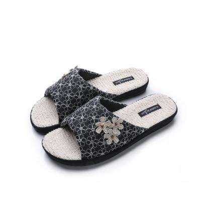 China Anti-skid wholesale fashion knitting upper made suitable for spring and autumn slippers for women for sale