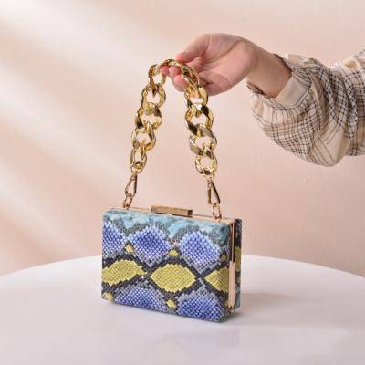 China Wholesale high quality python print clutch bag snakeskin leather bag with gold chain for sale