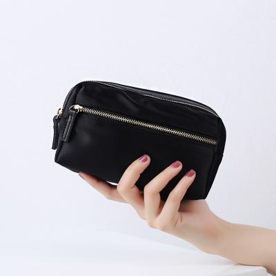 China Multifunctional Polyester Fabrics Large Capacity Beauty Cosmetics Makeup Bag for sale