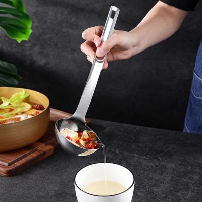 China Sustainable Kitchen Separating Oil Soup Spoon Stainless Steel Soup Spoon Filter Oil Spoon for sale