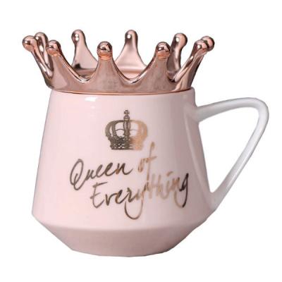 China Sustainable 13.5oz Coffee Crown Theme Mug With Crown Lid And Gold Spoon Milk Tea Cup Home Office Ceramic Mugs For Women for sale