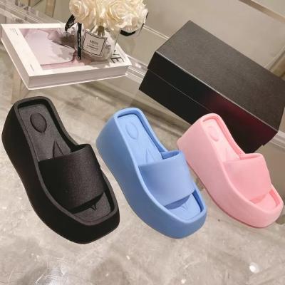 China Cushioning Casual Style Logo Brand Female Slippers Fashion Flat Slippers Superior High Quality Bathroom Slippers Shoes Non-slip Sandals for sale