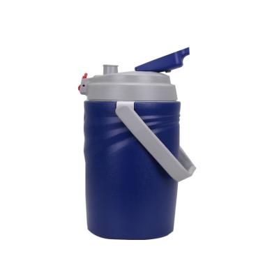 China 2.5L Waterproof Portable Plastic Ice Water Drinking Jug Insulated Cooler Jug for sale